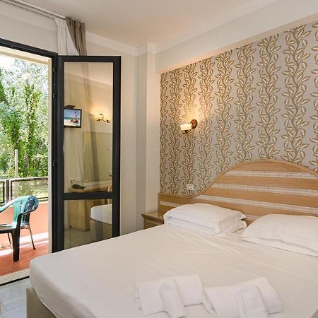 Hotel Nedy Marina di Massa Dış mekan fotoğraf