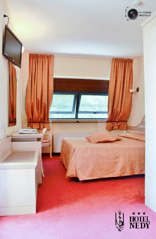 Hotel Nedy Marina di Massa Dış mekan fotoğraf