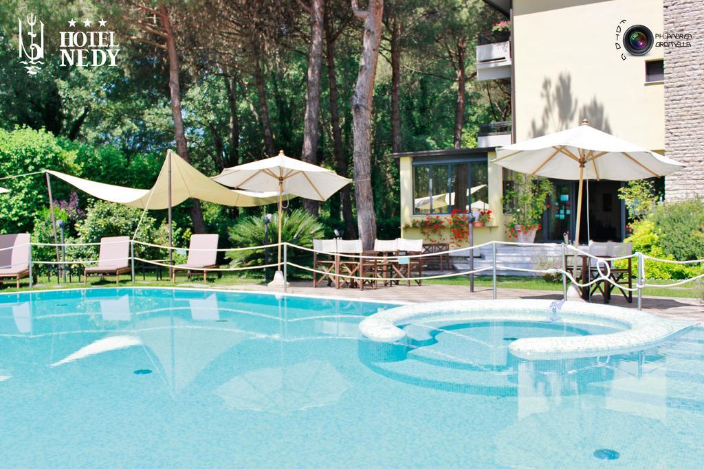 Hotel Nedy Marina di Massa Dış mekan fotoğraf