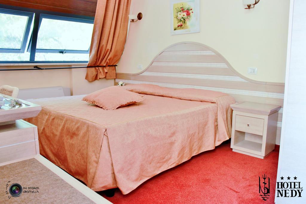 Hotel Nedy Marina di Massa Dış mekan fotoğraf