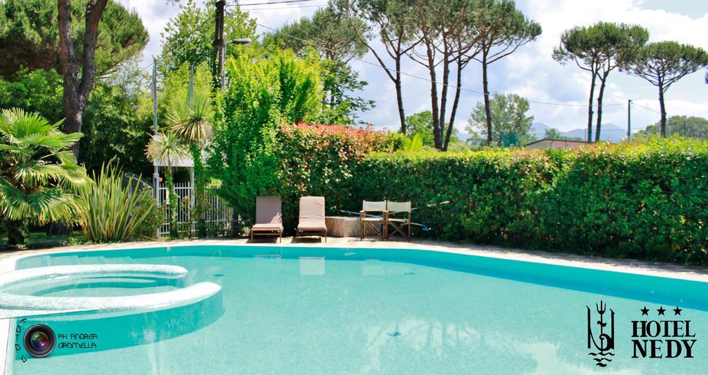 Hotel Nedy Marina di Massa Dış mekan fotoğraf