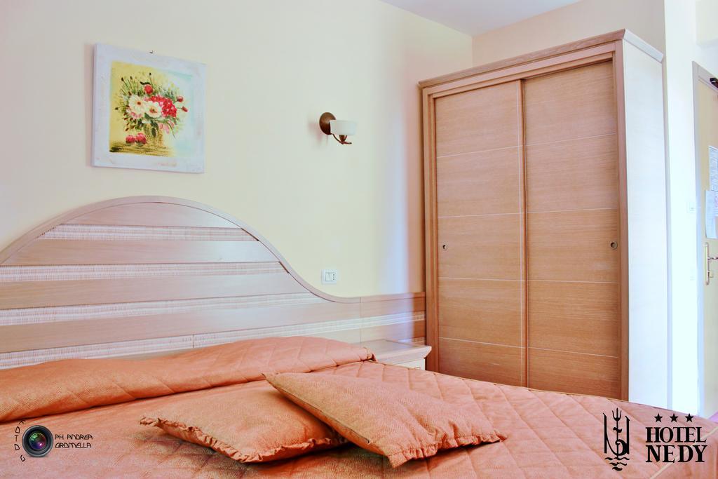 Hotel Nedy Marina di Massa Dış mekan fotoğraf