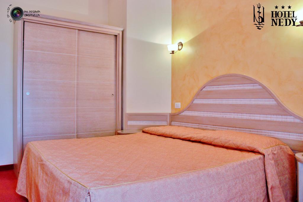 Hotel Nedy Marina di Massa Dış mekan fotoğraf