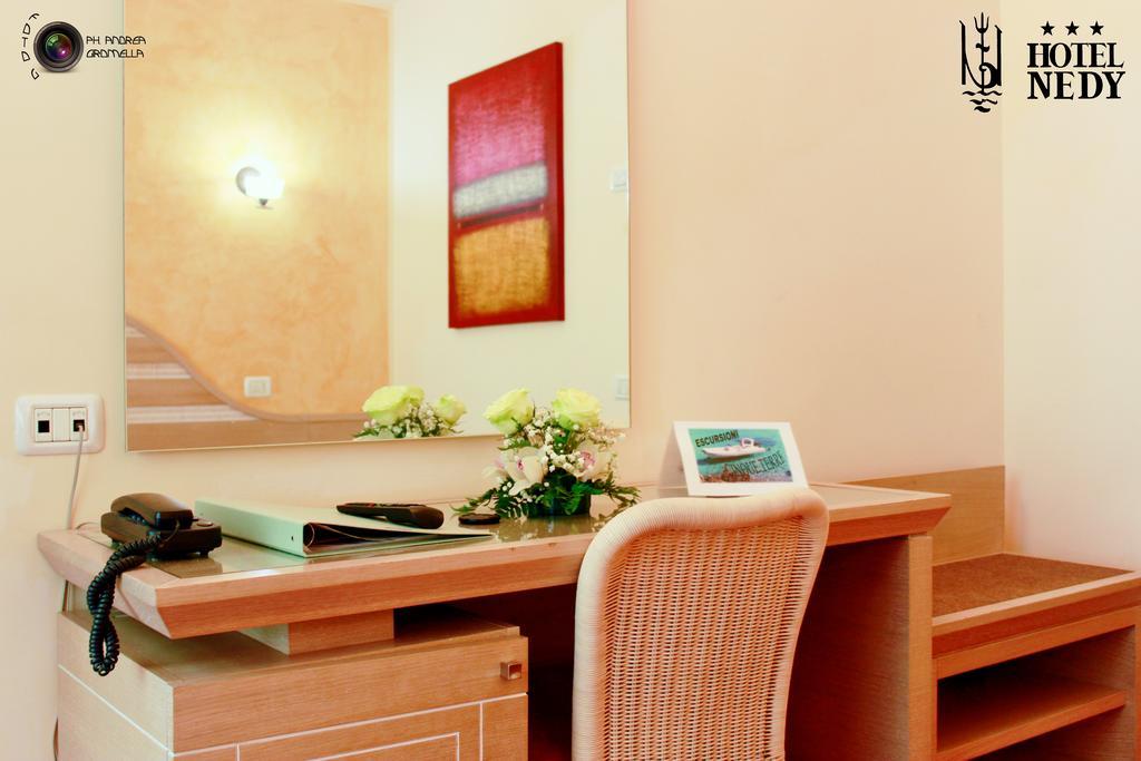 Hotel Nedy Marina di Massa Dış mekan fotoğraf