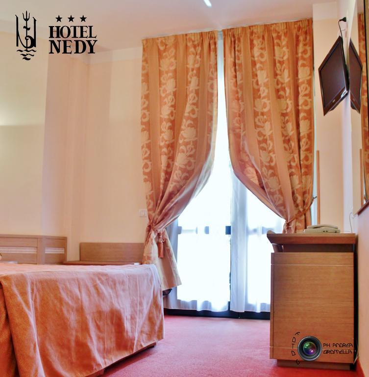 Hotel Nedy Marina di Massa Dış mekan fotoğraf