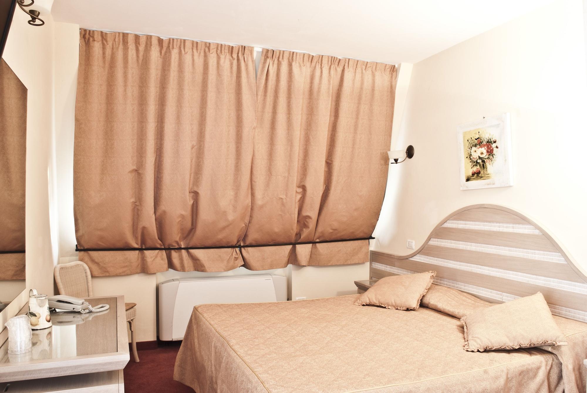 Hotel Nedy Marina di Massa Dış mekan fotoğraf