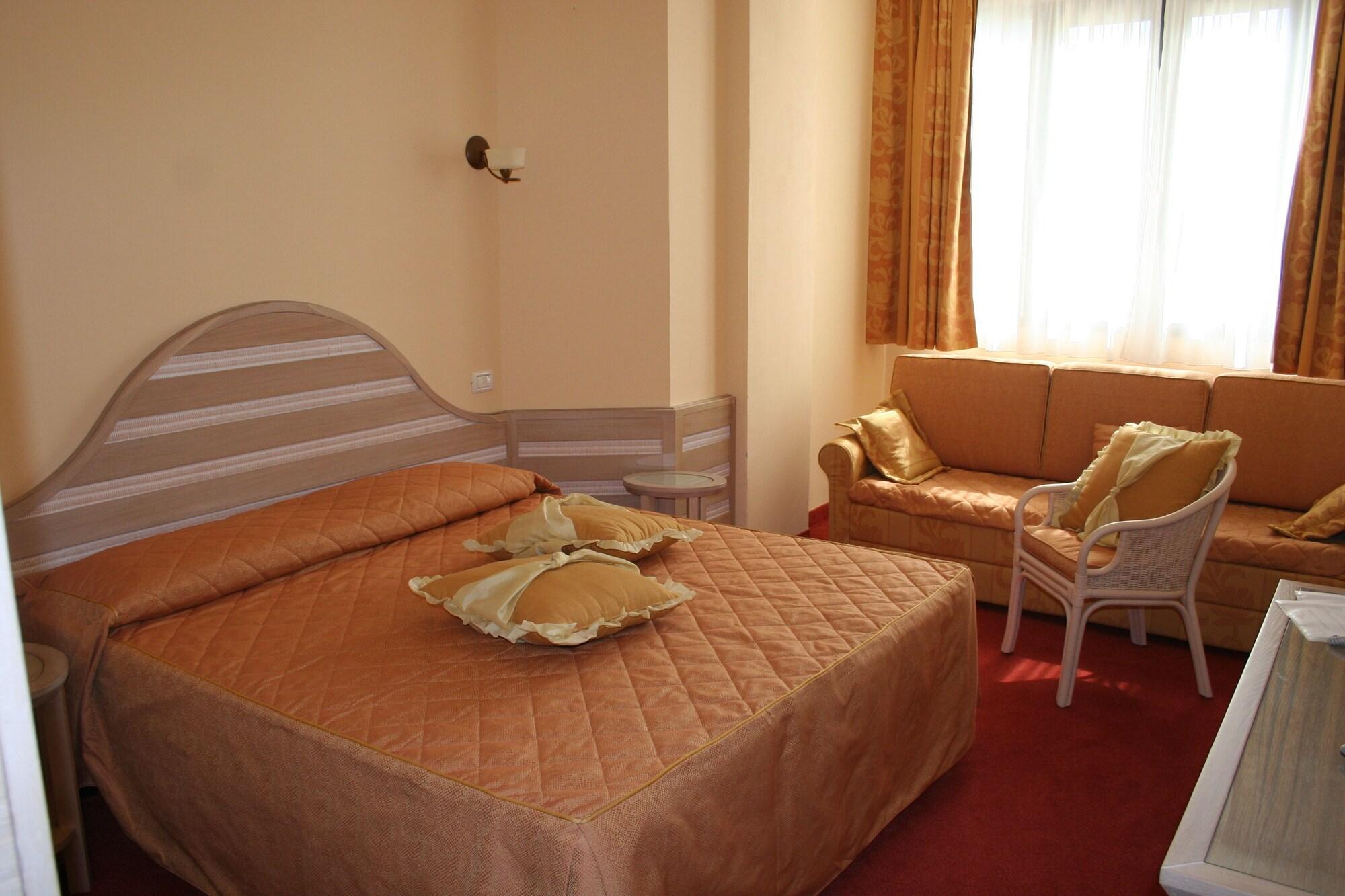 Hotel Nedy Marina di Massa Dış mekan fotoğraf