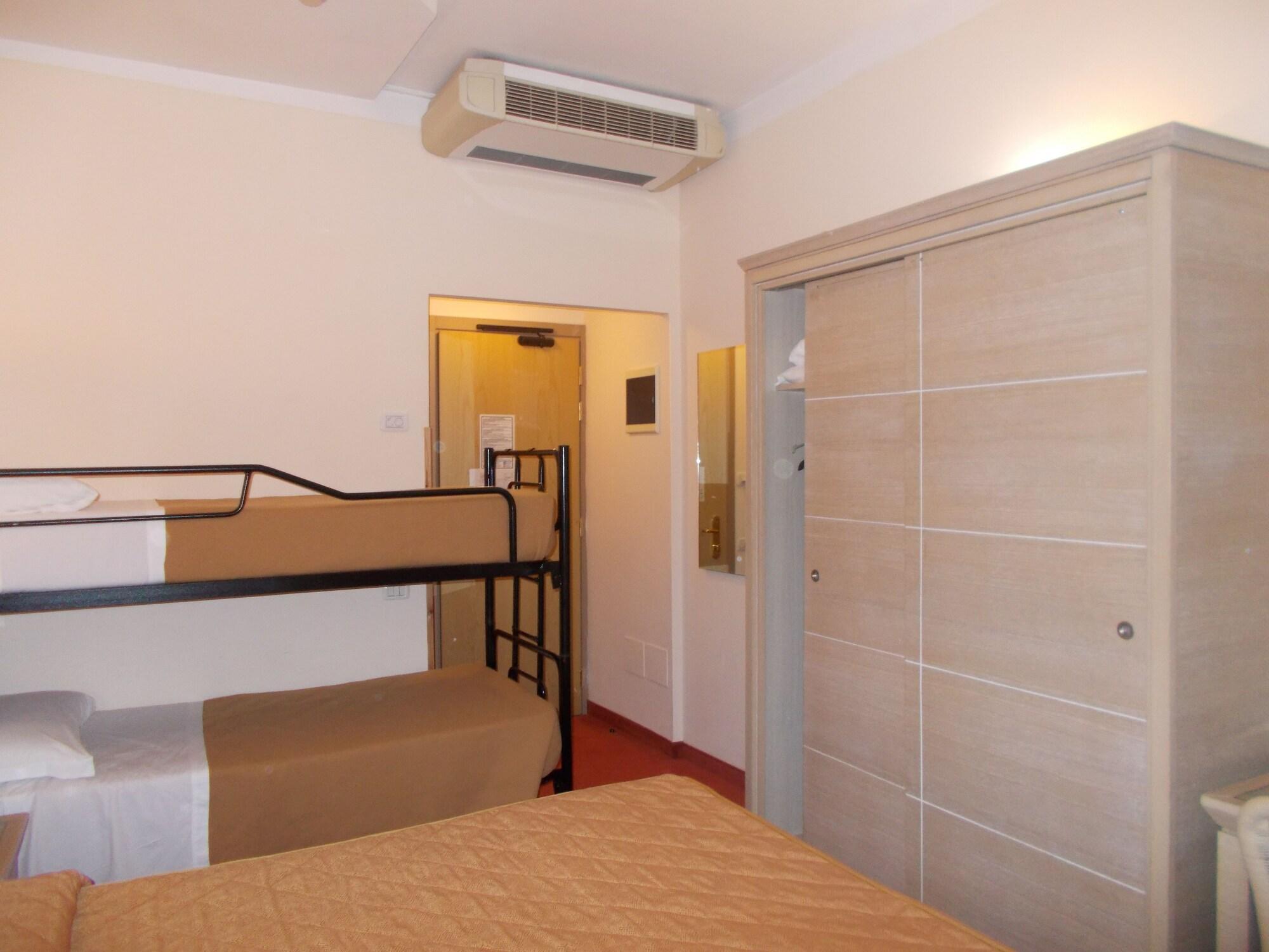 Hotel Nedy Marina di Massa Dış mekan fotoğraf