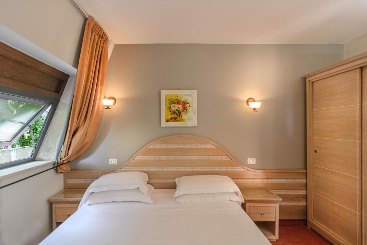 Hotel Nedy Marina di Massa Dış mekan fotoğraf