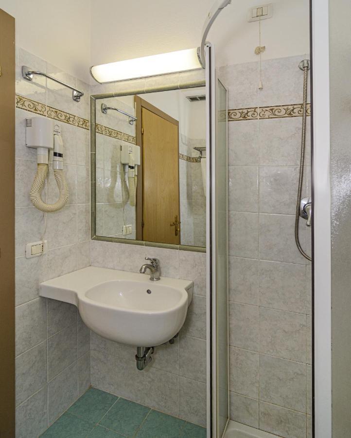 Hotel Nedy Marina di Massa Dış mekan fotoğraf