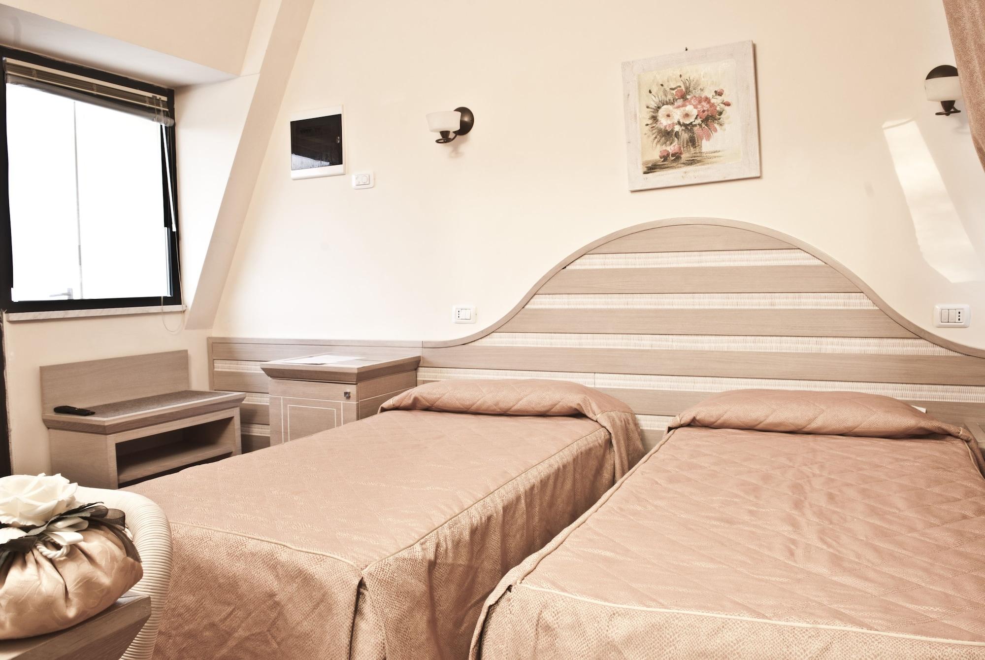 Hotel Nedy Marina di Massa Dış mekan fotoğraf