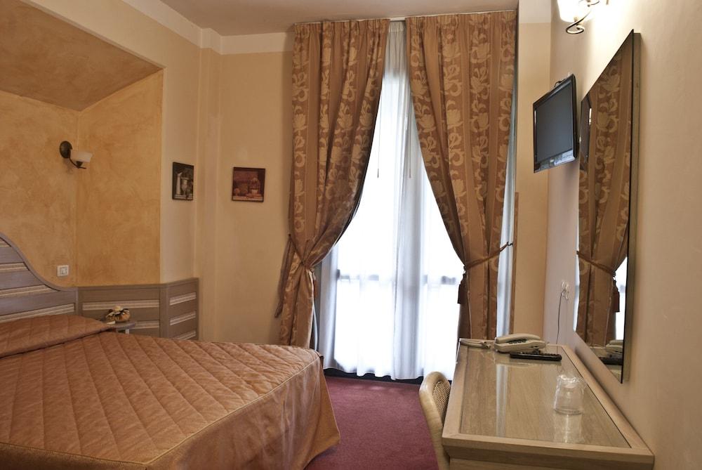Hotel Nedy Marina di Massa Dış mekan fotoğraf