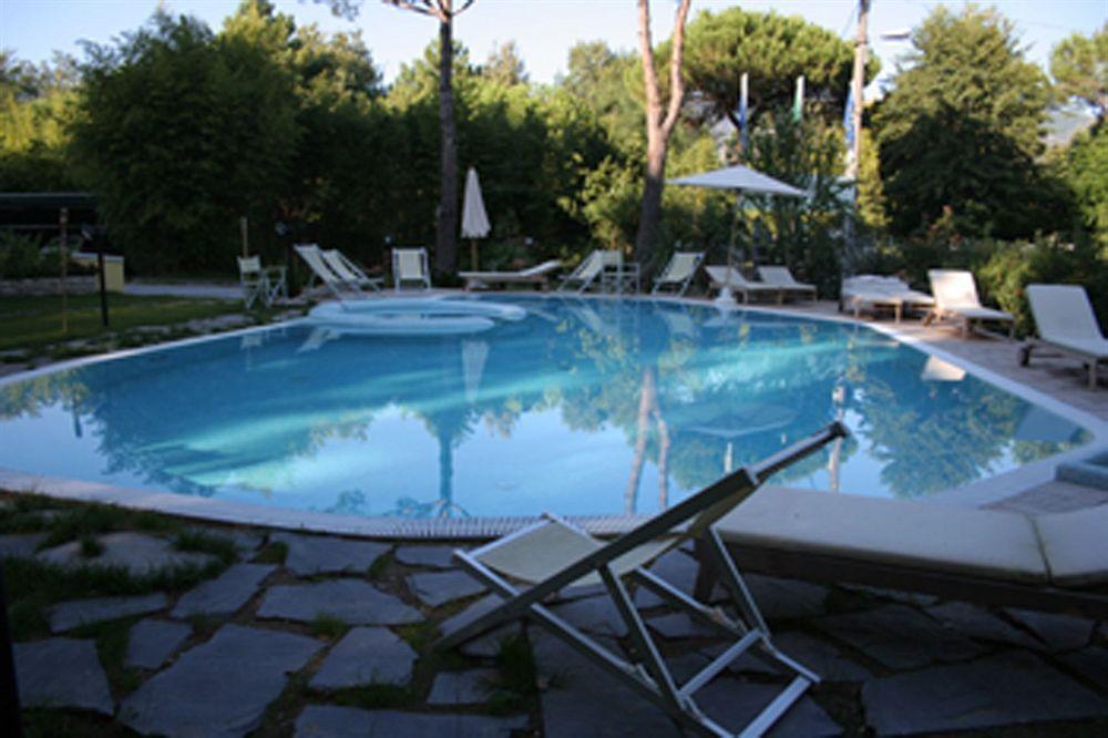 Hotel Nedy Marina di Massa Dış mekan fotoğraf