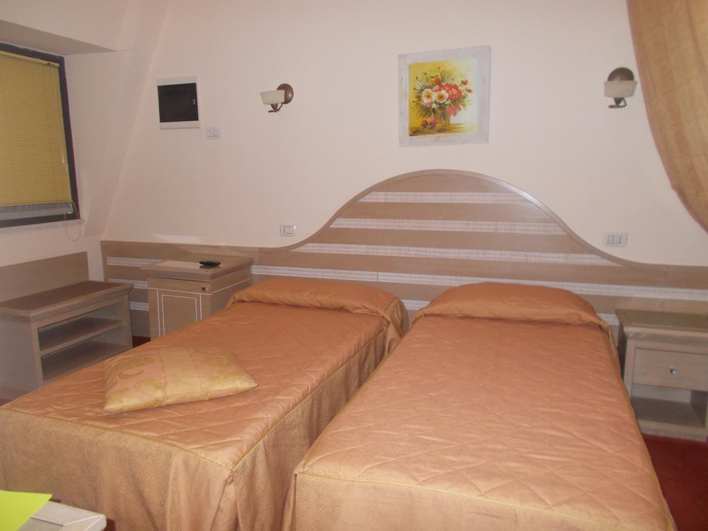 Hotel Nedy Marina di Massa Dış mekan fotoğraf