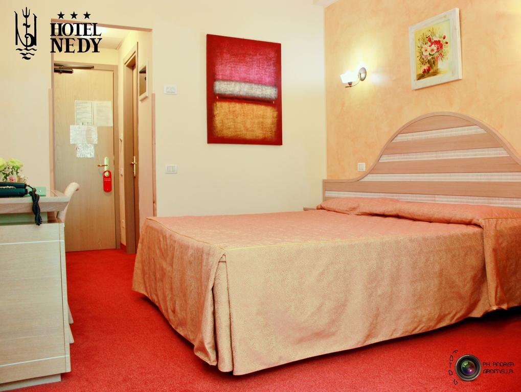 Hotel Nedy Marina di Massa Dış mekan fotoğraf